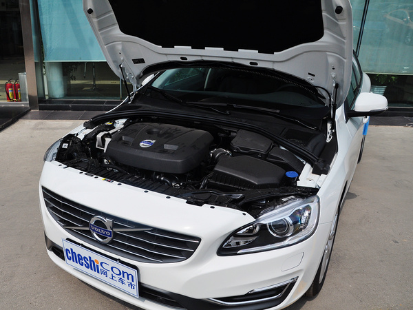 沃尔沃(进口)  改款 2.0T 自动 发动机主体特写