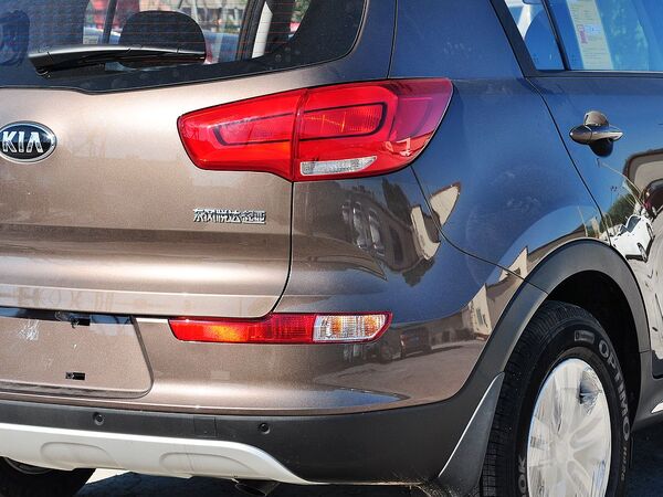 东风悦达起亚  2.0L 自动 车辆右后大灯45度视角