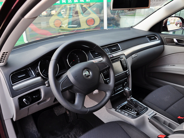 斯柯达  1.4T DSG 中控台左侧