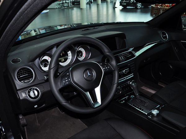 北京奔驰  C300 3.0L AT 中控台左侧