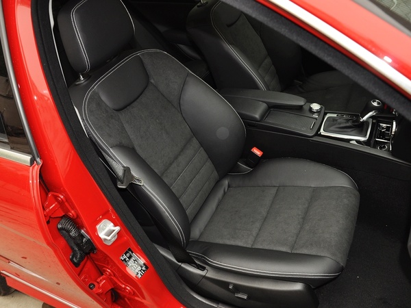 北京奔驰 C260 1.8T AT 副驾驶席座椅45度特写