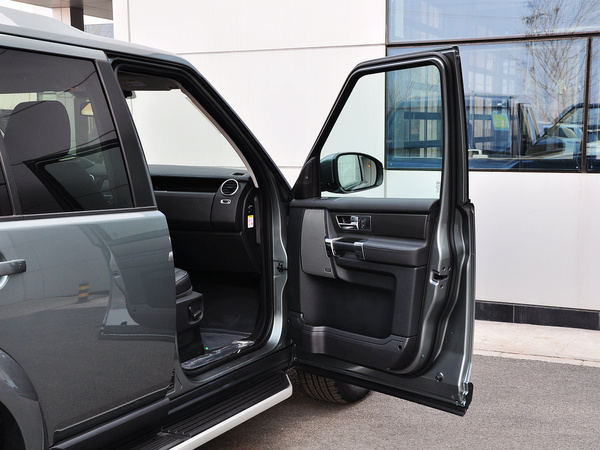 路虎  3.0 V6 SC 右前车门45度视角