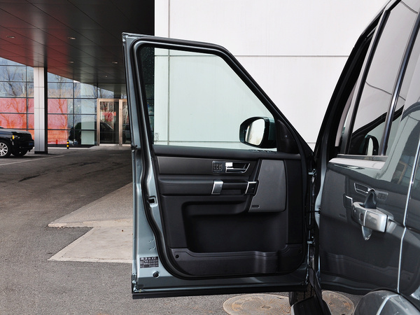 路虎 3.0 V6 SC 左前车门正视图