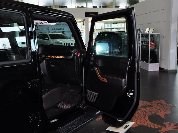 Jeep  3.6L 右前车门45度视角