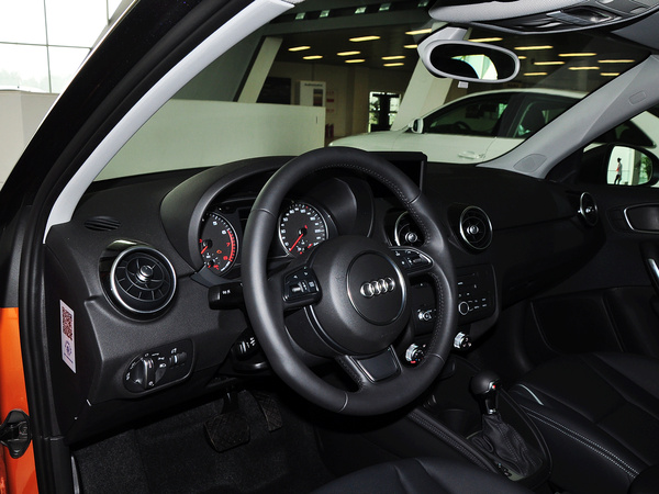 奥迪(进口)  30 TFSI 中控台左侧