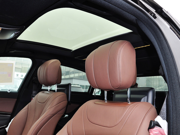 奔驰(进口)  S400L 3.0T 自动 驾驶席座椅头枕特写