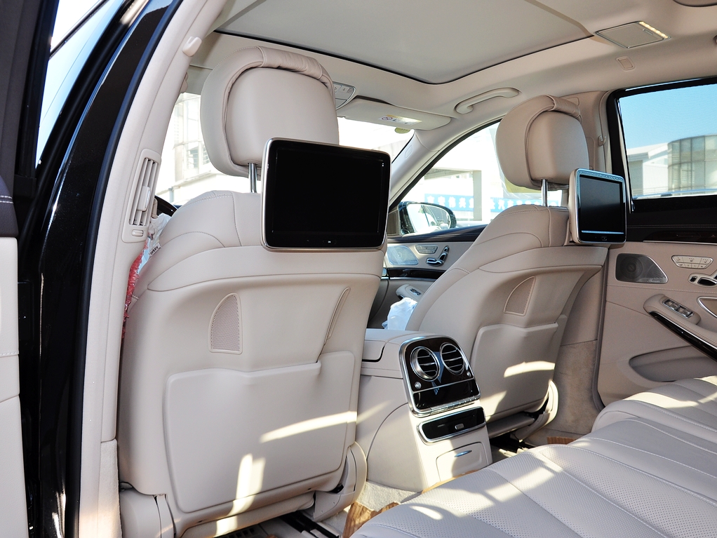 奔驰(进口)  S400L 3.5L AT 第一排座椅靠背后方