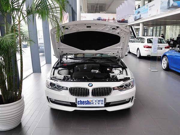 华晨宝马  328Li 车辆发动机舱整体