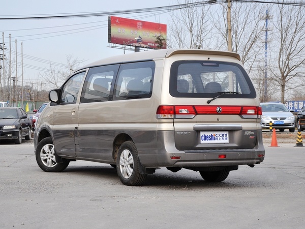 东风风行  M5 Q7 2.0L 手动 车辆左后45度视角