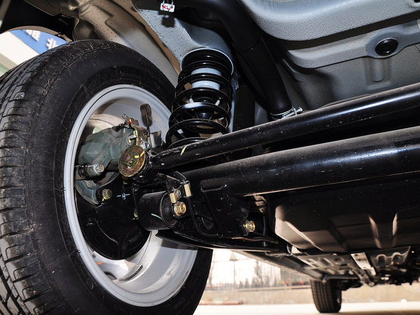 昌河铃木  1.4L VVT 前悬架特写