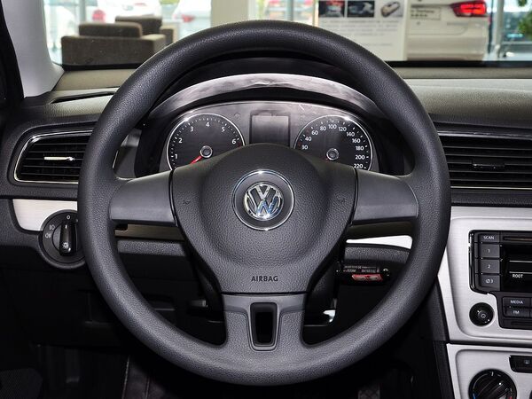 上海大众 改款 1.4TSI 手动 方向盘整体