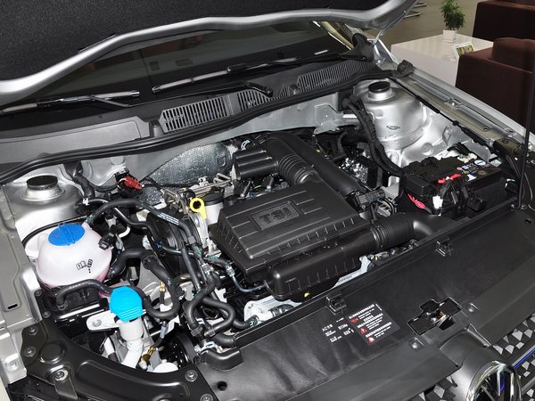 上海大众  1.4T DSG 发动机主体特写