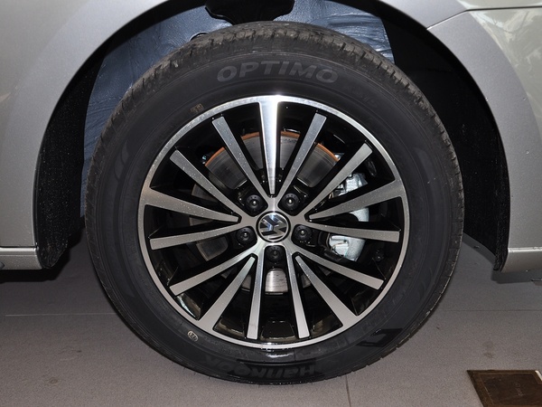 上汽大众  1.4T DSG 前轮整体照片