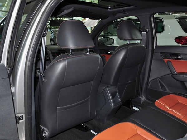 上汽大众  1.4T DSG 第一排座椅靠背后方