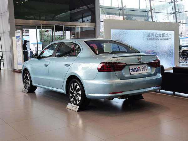 上海大众  1.4TSI DSG 车辆左后45度视角