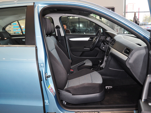 上海大众  1.4TSI DSG 副驾驶座椅正视图