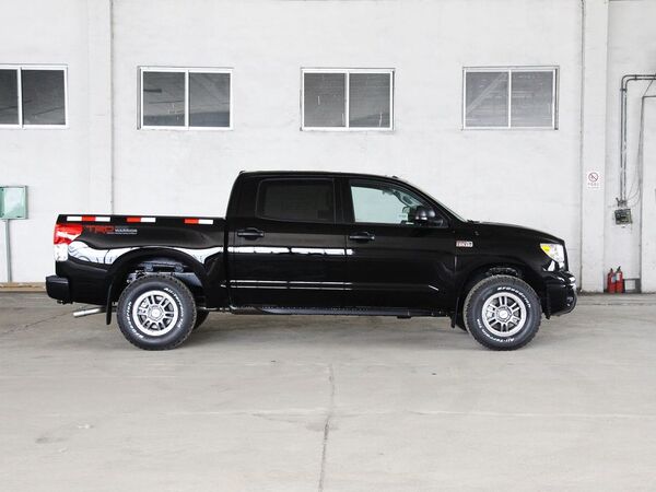 丰田(进口)  5.7L 车辆正右侧