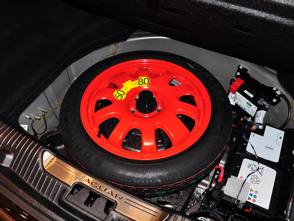 捷豹 XJL 3.0 SC 备胎整体