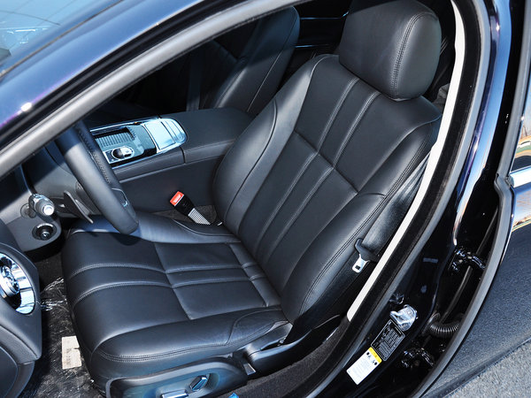 捷豹  XJL 2.0T 驾驶席座椅前45度视图