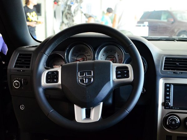 道奇(进口)  SRT8 方向盘整体