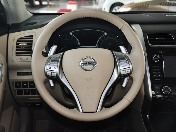 东风日产  公爵 2.5L XV 方向盘整体