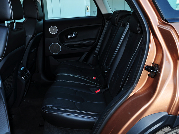 路虎  2.0T 第二排座椅正视图