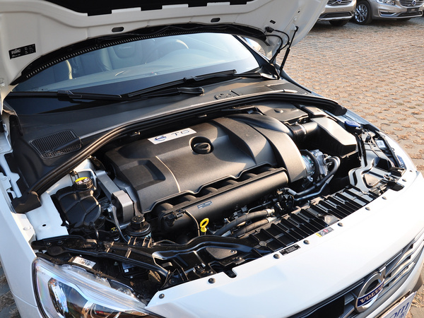 沃尔沃(进口)  3.0T 自动 发动机主体特写