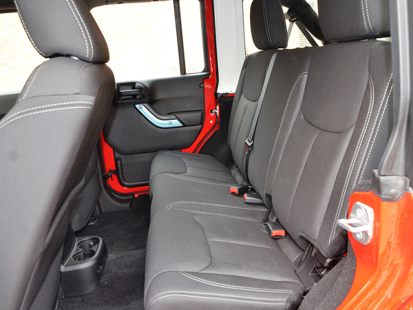 Jeep  3.0L 自动 第二排座椅45度视角