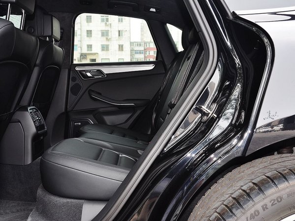 保时捷  Macan 第二排座椅正视图