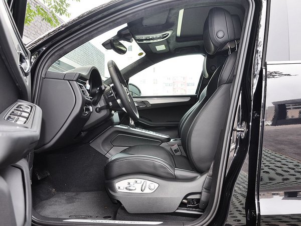 保时捷  Macan 驾驶席座椅正视图