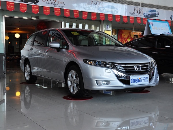 广汽本田  2.4L 自动 车辆右侧45度角