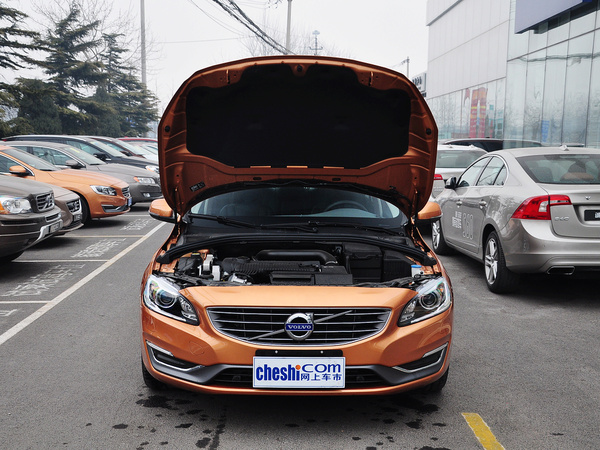 沃尔沃亚太 2.0T 车辆发动机舱整体