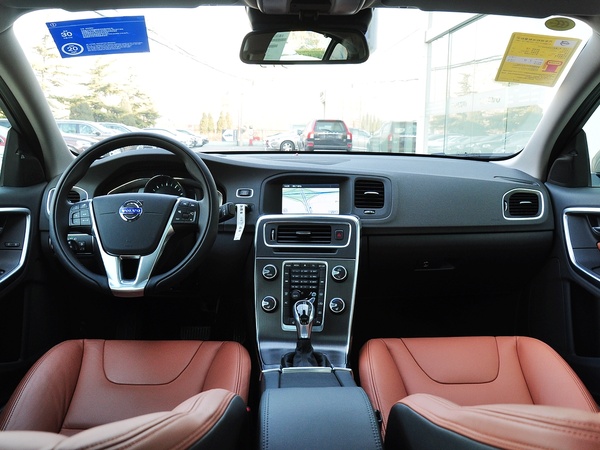 沃尔沃亚太  2.0T 中控台整体