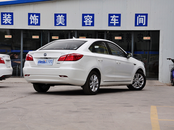 长安乘用车  1.6L 自动 车辆右侧尾部视角