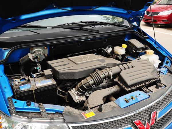 上汽通用五菱  1.5L 手动 发动机主体特写