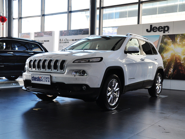 Jeep 2.4L 自动 车辆左前45度视角
