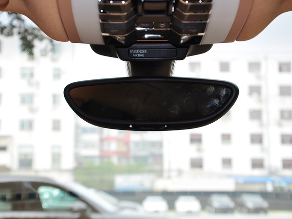 保时捷  Macan 后视镜特写