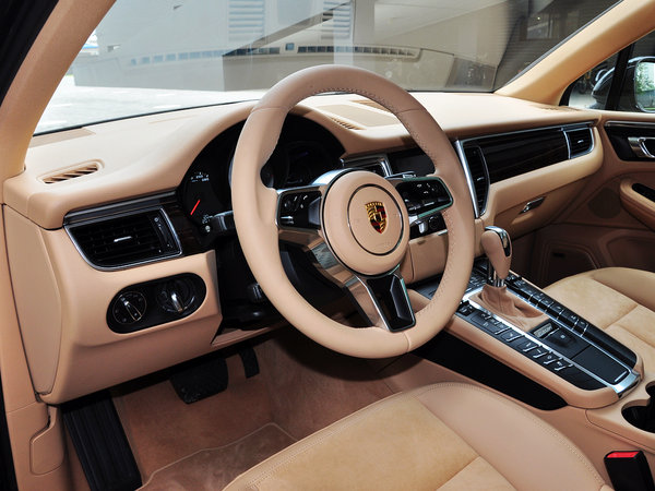 保时捷  Macan 中控台左侧