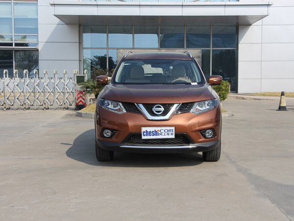 东风日产 2.5L XV CVT 车头正面视角