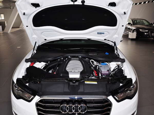 一汽奥迪  30 FSI 发动机局部特写