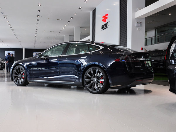 特斯拉-TESLA  MODEL S 车辆左后45度视角