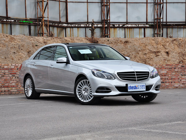 北京奔驰 E260L 1.8T 自动 车辆右侧45度角