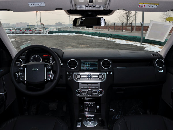路虎  3.0T V6 SC 中控台整体