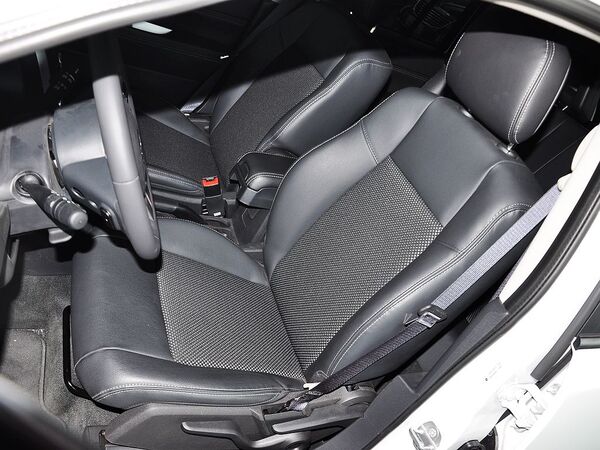 Jeep  改款 2.4L 自动 驾驶席座椅前45度视图