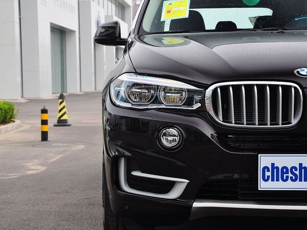 宝马(进口)  xDrive35i 3.0T 自动 车辆右前大灯正视图