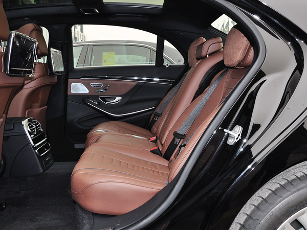 奔驰(进口)  S500L 4.7T 自动 第二排座椅正视图