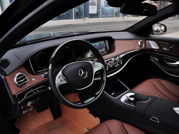 奔驰(进口)  S500L 4.7T 自动 中控台左侧