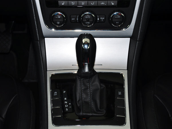 上海大众  1.8TSI DSG 挂档把手特写