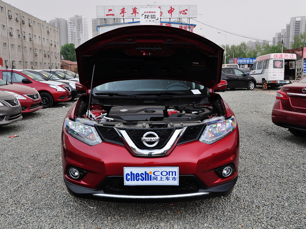 东风日产  2.0L XL  CVT 车辆发动机舱整体