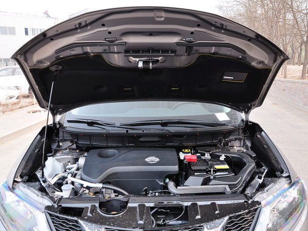 东风日产 2.5L XL CVT 发动机局部特写